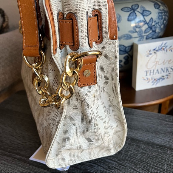NEW! Michael Kors Hamilton Ivory Monogram Padlock Logo Satchel - Picture 4 of 13